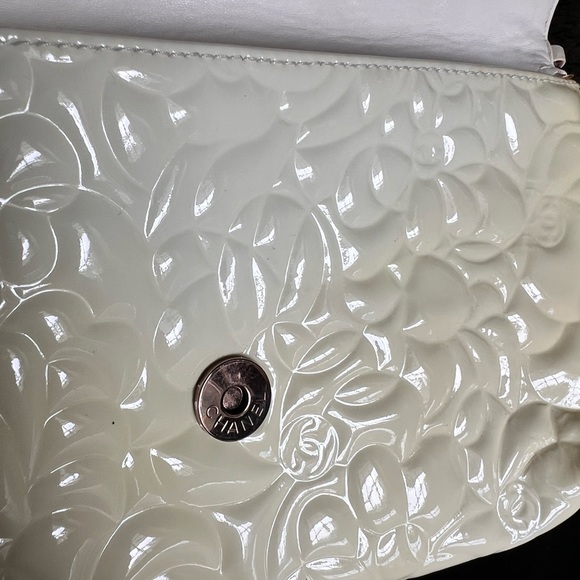 Authentic Chanel Chain Flap Bag Camellia Patent East West - Picture 8 of 16